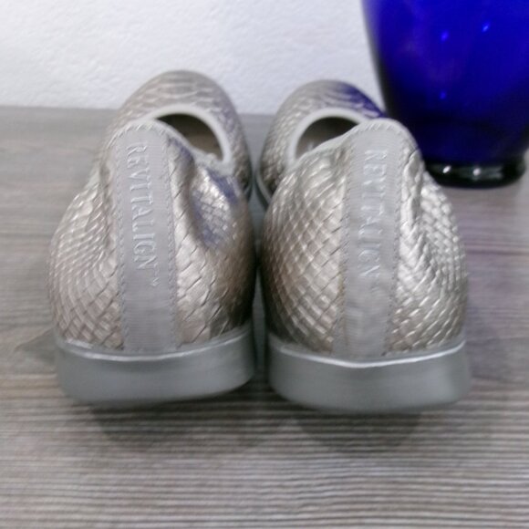 New REVITALIGN " Inca " Leather Silver Metallic Ballet Flats Shoes 8.5 Round Toe - Picture 8 of 14